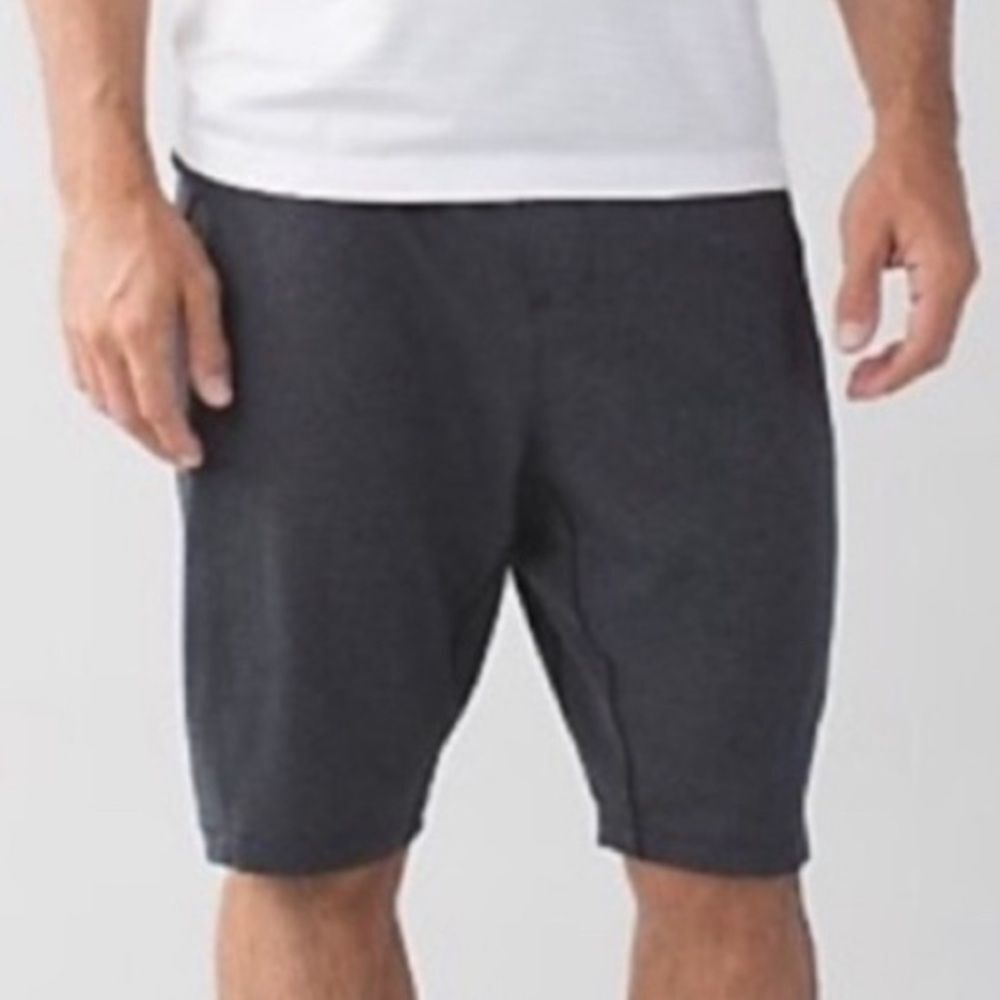 lululemon men's for the people charcoal gray shorts size medium